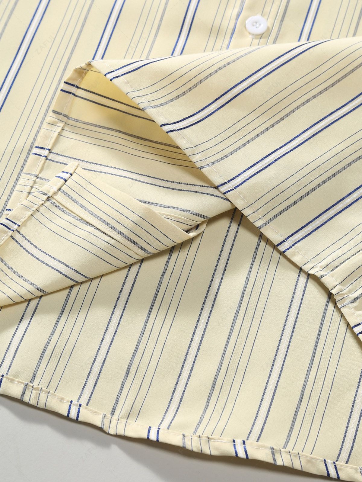 Men's Vertical Stripes Button Up Short Sleeves Casual Shirt