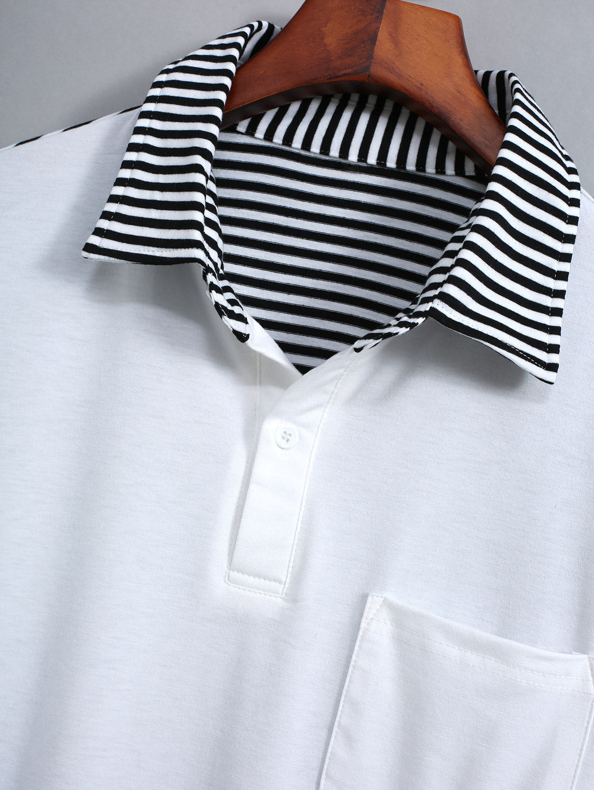 Men's Contrast Striped Pocket Design Polo Collar Half Buttoned Short Sleeves T-shirt