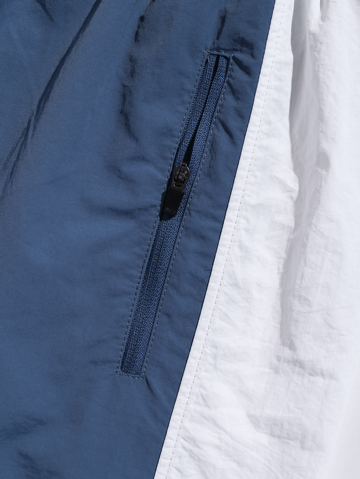Men's Colorblock Letter Pattern Zip Pockets Design Drawstring Casual Cargo Shorts